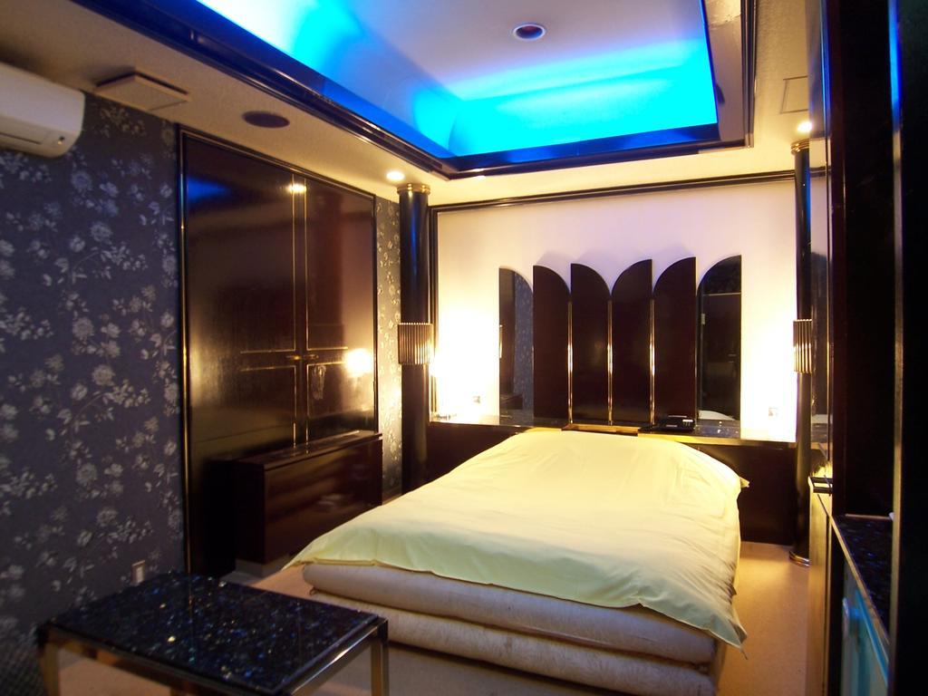 Hotel Pyramid (Adults Only) Himeji Bagian luar foto