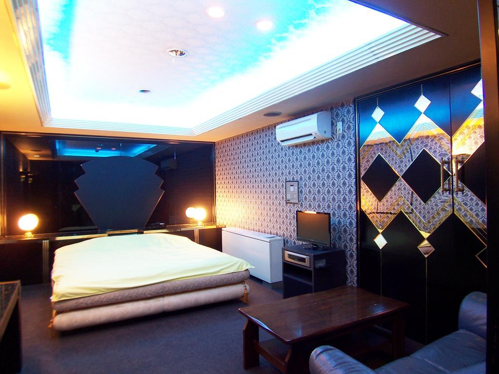 Hotel Pyramid (Adults Only) Himeji Bagian luar foto
