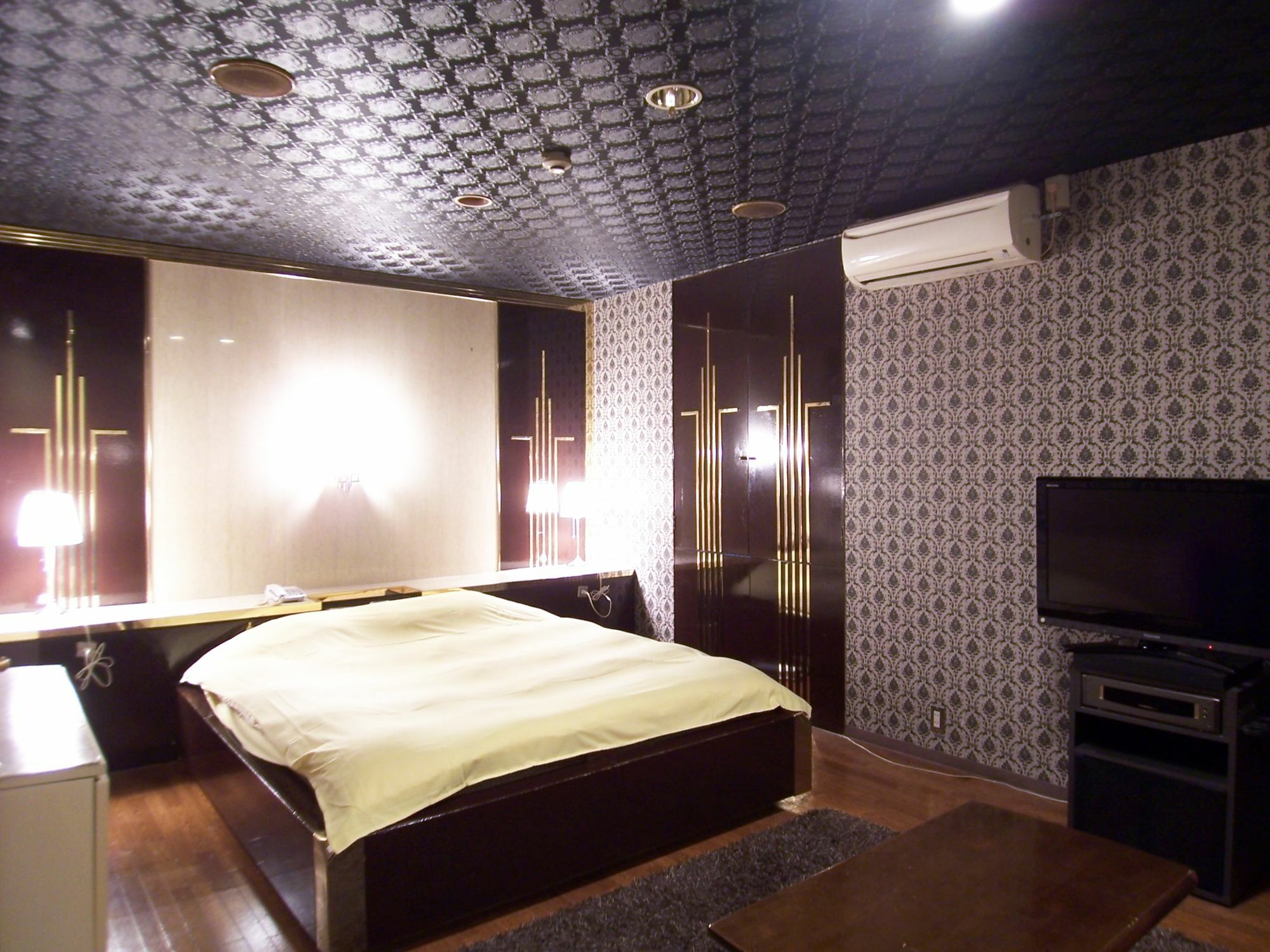 Hotel Pyramid (Adults Only) Himeji Bagian luar foto